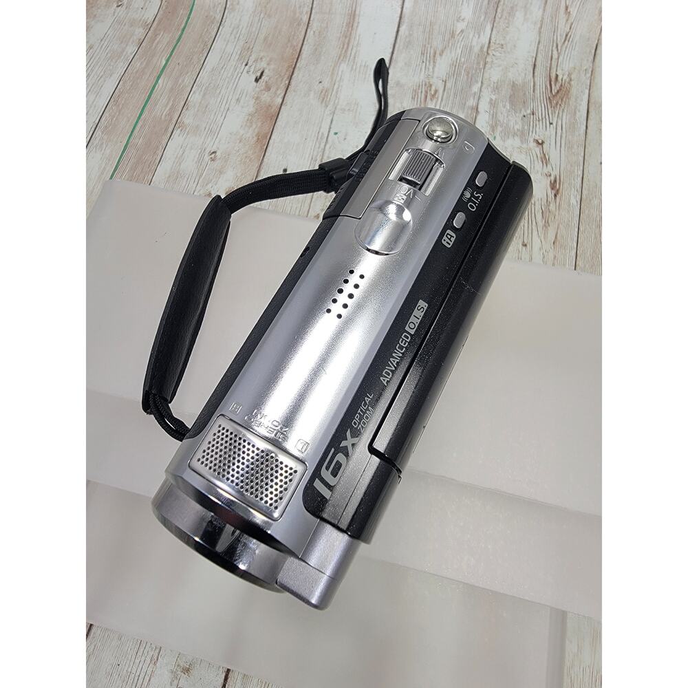 Panasonic HDC-TM10 2.5" LCD Black 1920x1080 16x Optical Zoom 8Gb Video Camcorder - Picture 6 of 10